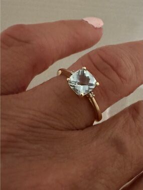Vintage 14k Gold Ring with NaturalAquamarine Cushion-Cut Stone & 2 small diamond